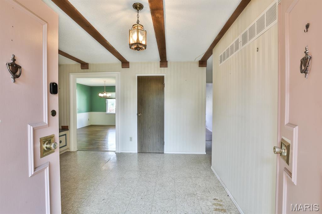 208 Fawn Meadows Drive, Ballwin, MO, 63011-3817