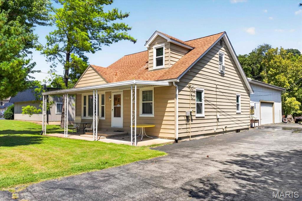 908 S Main Street, Columbia, IL, 62236-2404