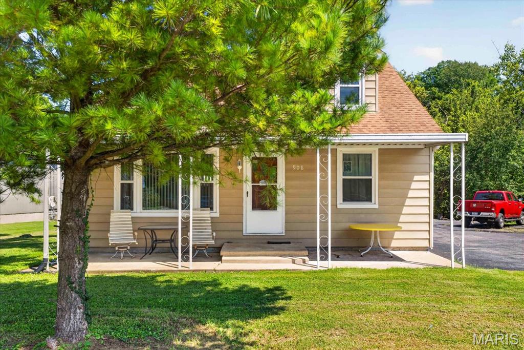 908 S Main Street, Columbia, IL, 62236-2404