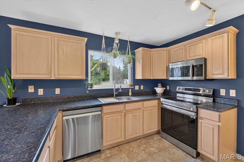2607 Lakeshore Drive, Columbia, IL, 62236-2664