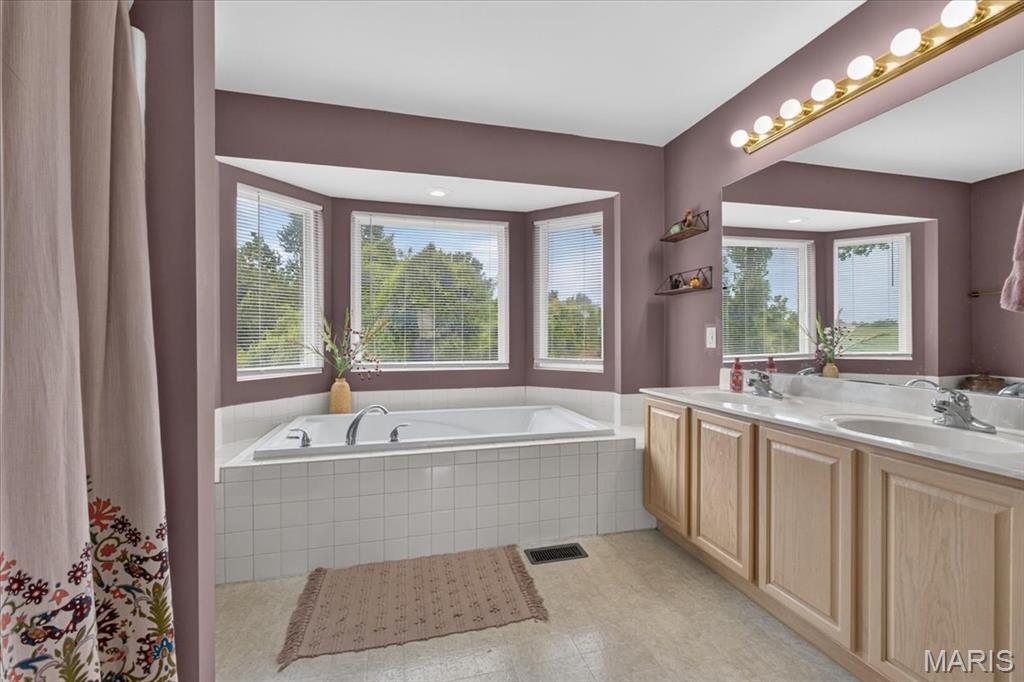 2607 Lakeshore Drive, Columbia, IL, 62236-2664