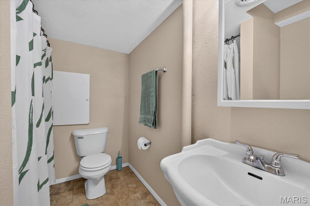 2607 Lakeshore Drive, Columbia, IL, 62236-2664