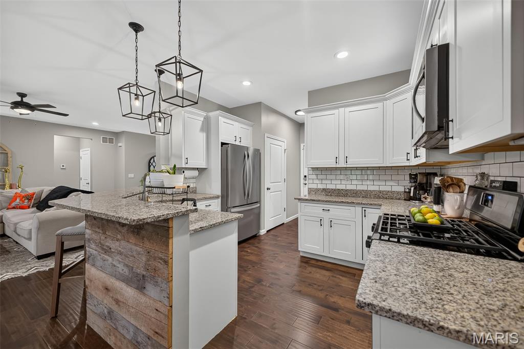 2334 Lakeshore Drive, Columbia, IL, 62236