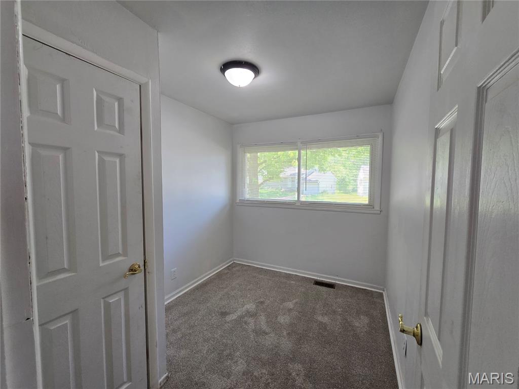 10642 Dunkeld Circle, St Louis, MO, 63137-3809