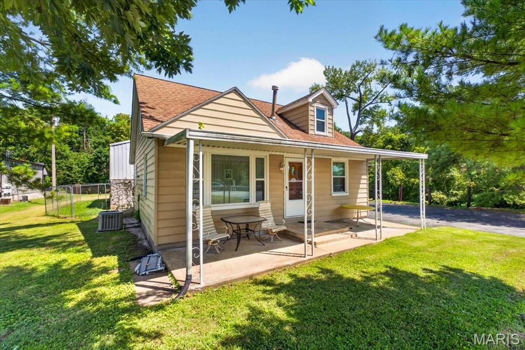 908 S Main Street, Columbia, IL, 62236-2404
