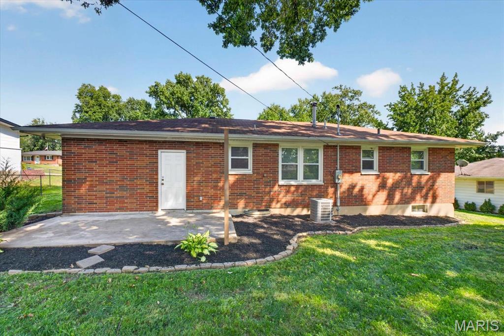 1329 N Evergreen Lane, Columbia, IL, 62236-1105