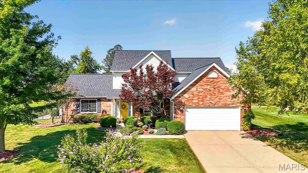 9301 Christopher Lake Drive, Columbia, IL, 62236-3458