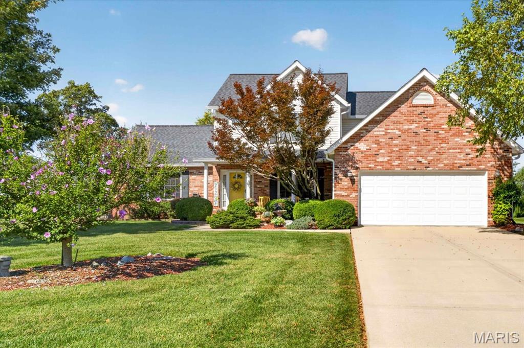 9301 Christopher Lake Drive, Columbia, IL, 62236-3458
