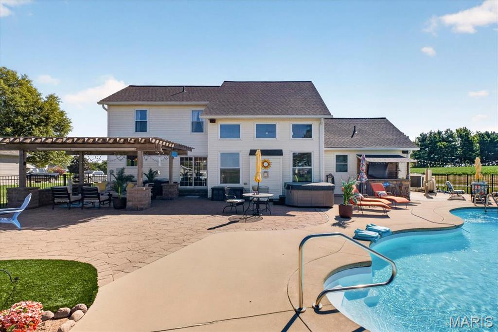9301 Christopher Lake Drive, Columbia, IL, 62236-3458