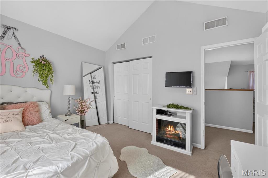 9301 Christopher Lake Drive, Columbia, IL, 62236-3458