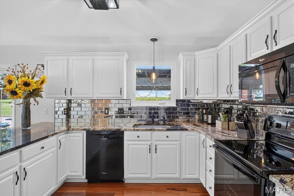 9301 Christopher Lake Drive, Columbia, IL, 62236-3458