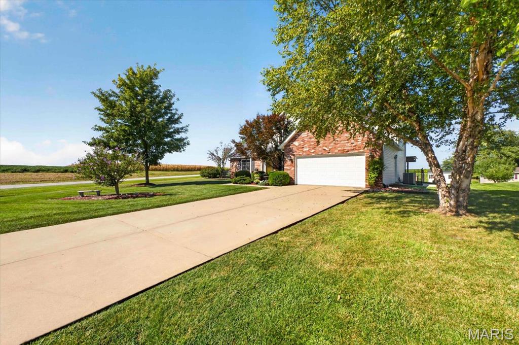 9301 Christopher Lake Drive, Columbia, IL, 62236-3458