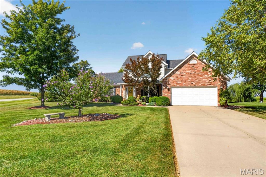 9301 Christopher Lake Drive, Columbia, IL, 62236-3458