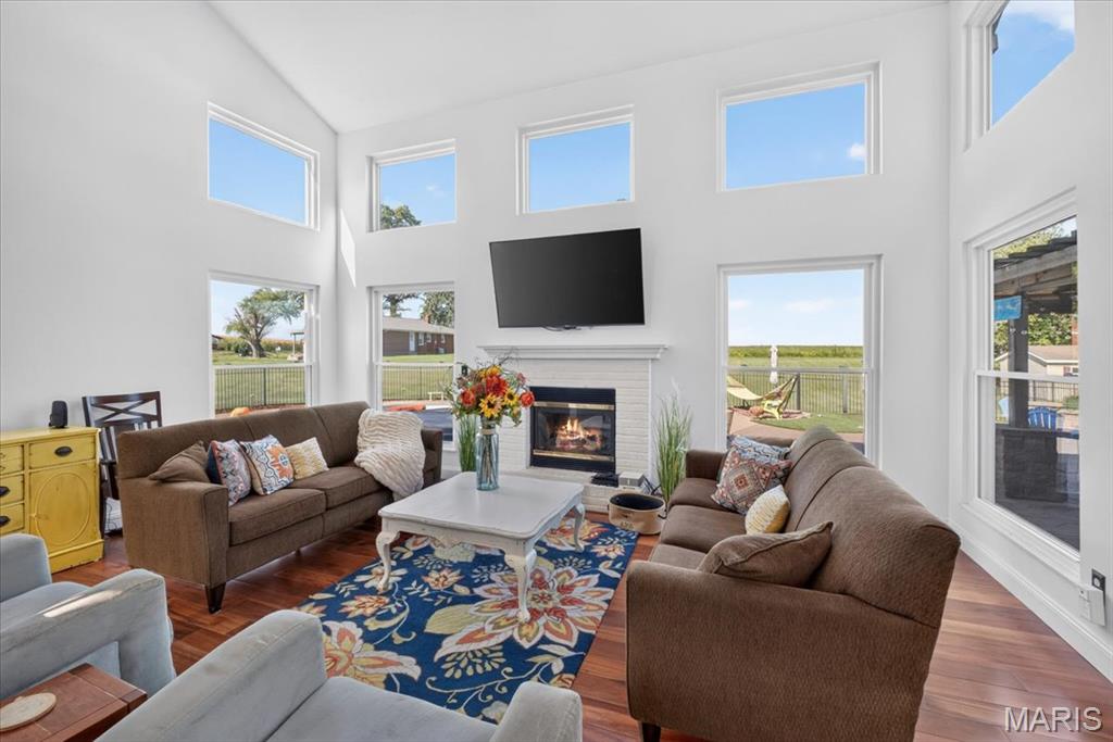 9301 Christopher Lake Drive, Columbia, IL, 62236-3458