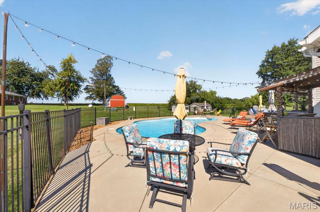 9301 Christopher Lake Drive, Columbia, IL, 62236-3458
