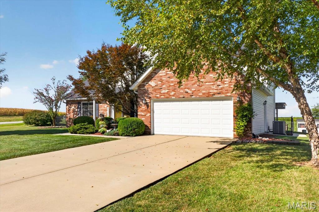 9301 Christopher Lake Drive, Columbia, IL, 62236-3458