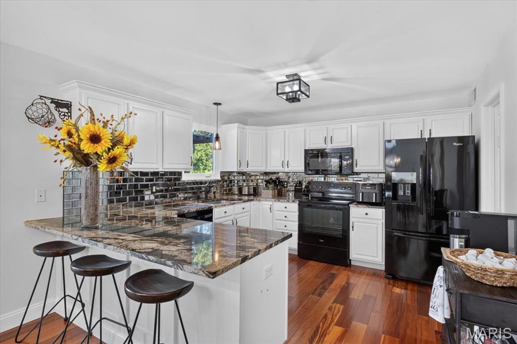 9301 Christopher Lake Drive, Columbia, IL, 62236-3458
