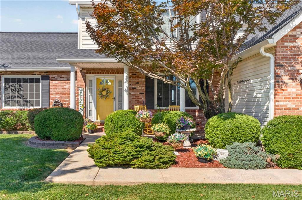 9301 Christopher Lake Drive, Columbia, IL, 62236-3458