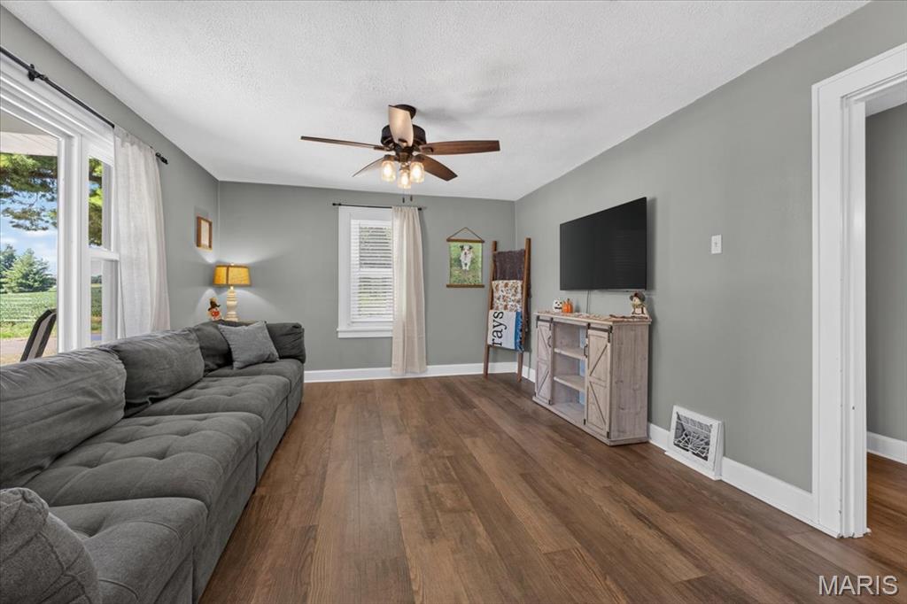 7106 Triple Lakes Road, Columbia, IL, 62236-2842