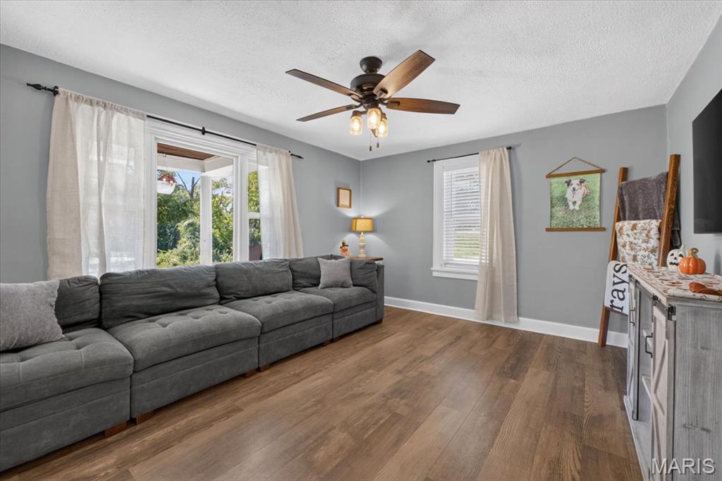 7106 Triple Lakes Road, Columbia, IL, 62236-2842