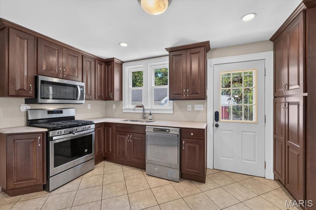 7106 Triple Lakes Road, Columbia, IL, 62236-2842