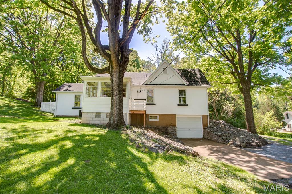 931 Sugarloaf Hill Road, Dupo, IL, 62239-1926