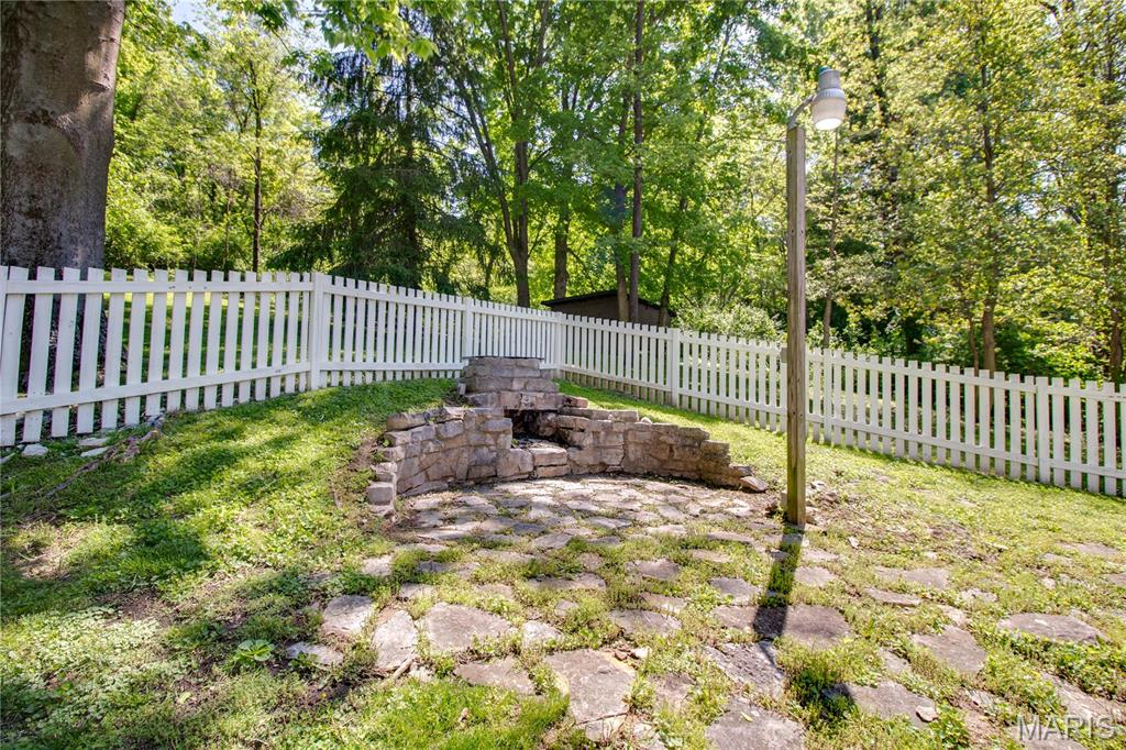 931 Sugarloaf Hill Road, Dupo, IL, 62239-1926