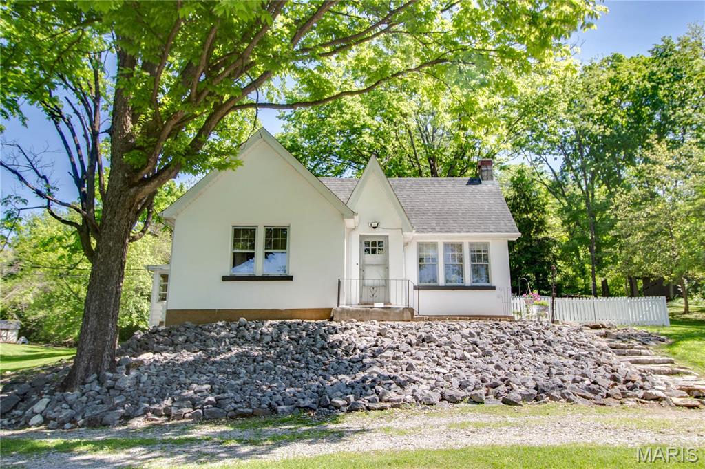 931 Sugarloaf Hill Road, Dupo, IL, 62239-1926