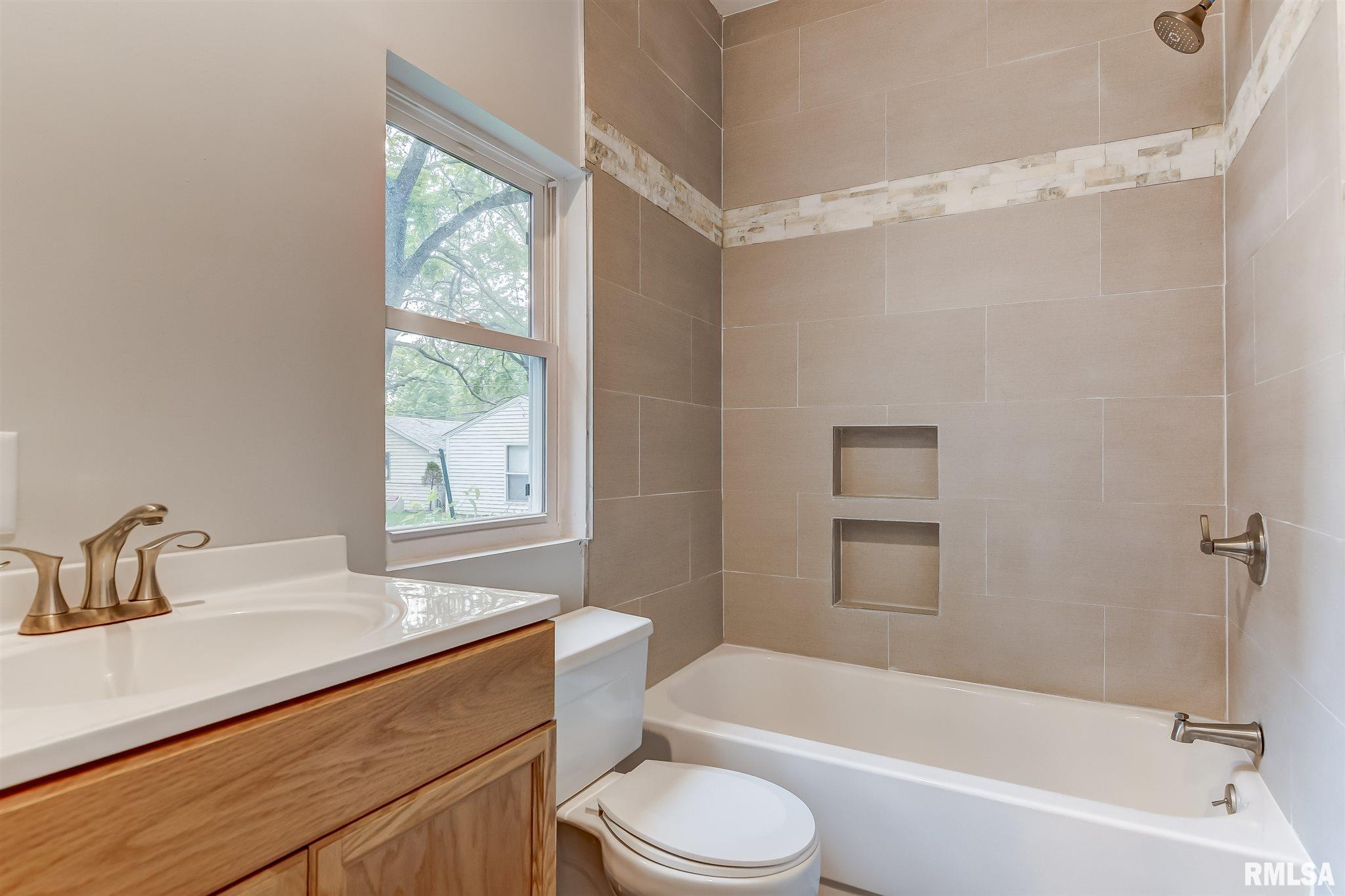 1652 W Capitol Avenue, Springfield, IL, 62704