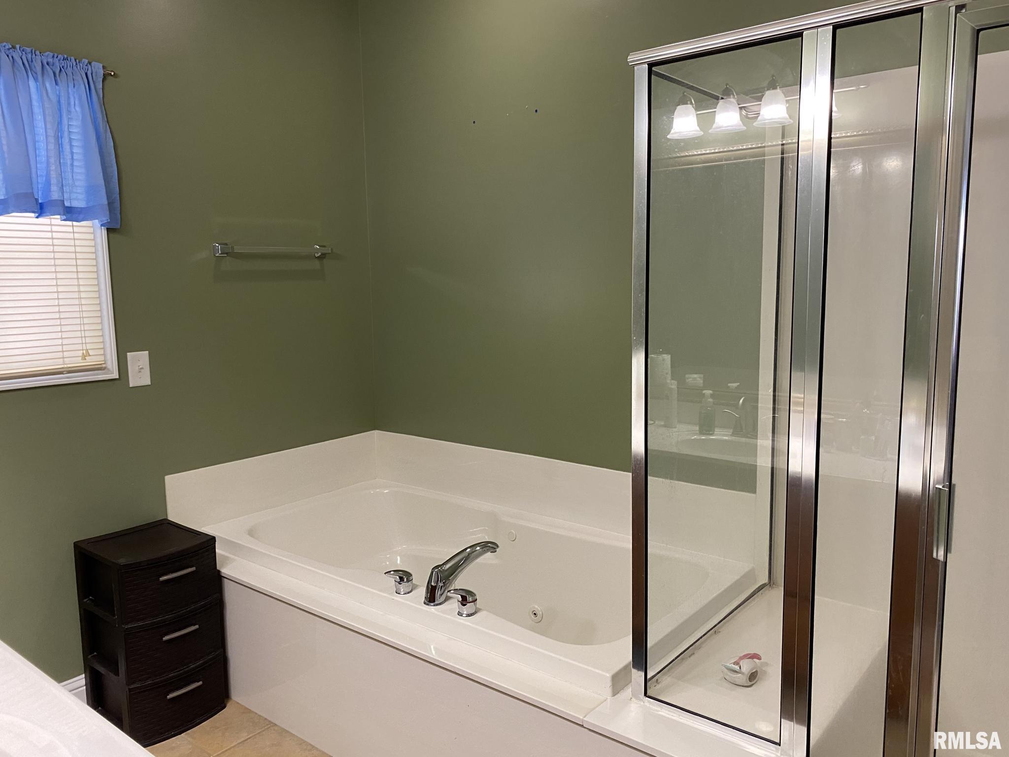 325 Podres Lane, Chatham, IL, 62629