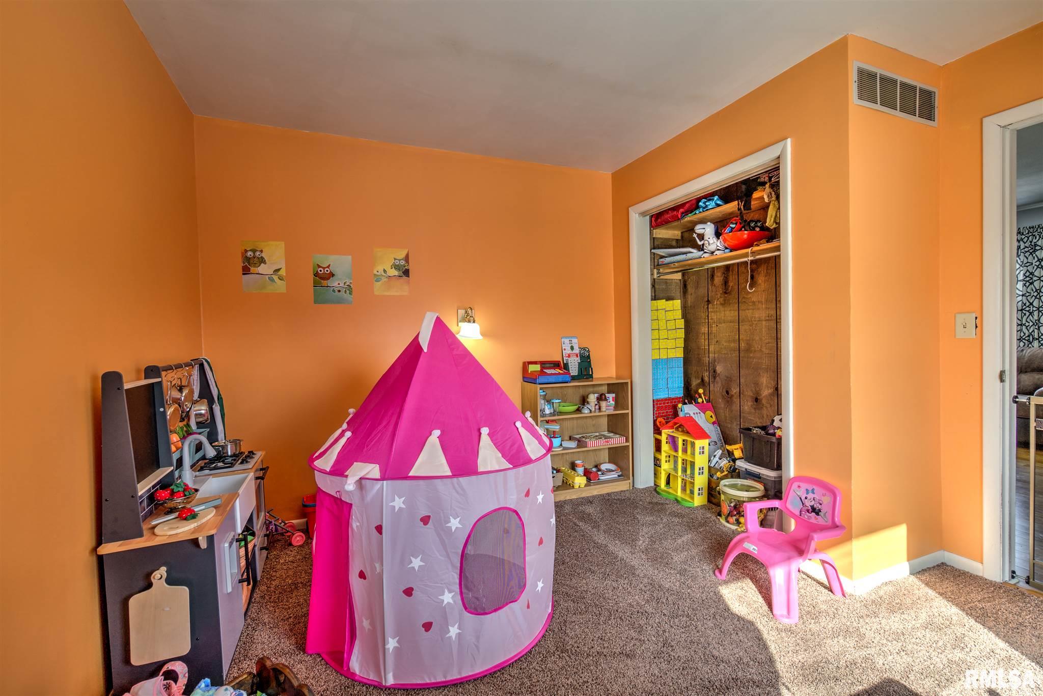1720 W Iles Avenue, Springfield, IL, 62704-4833
