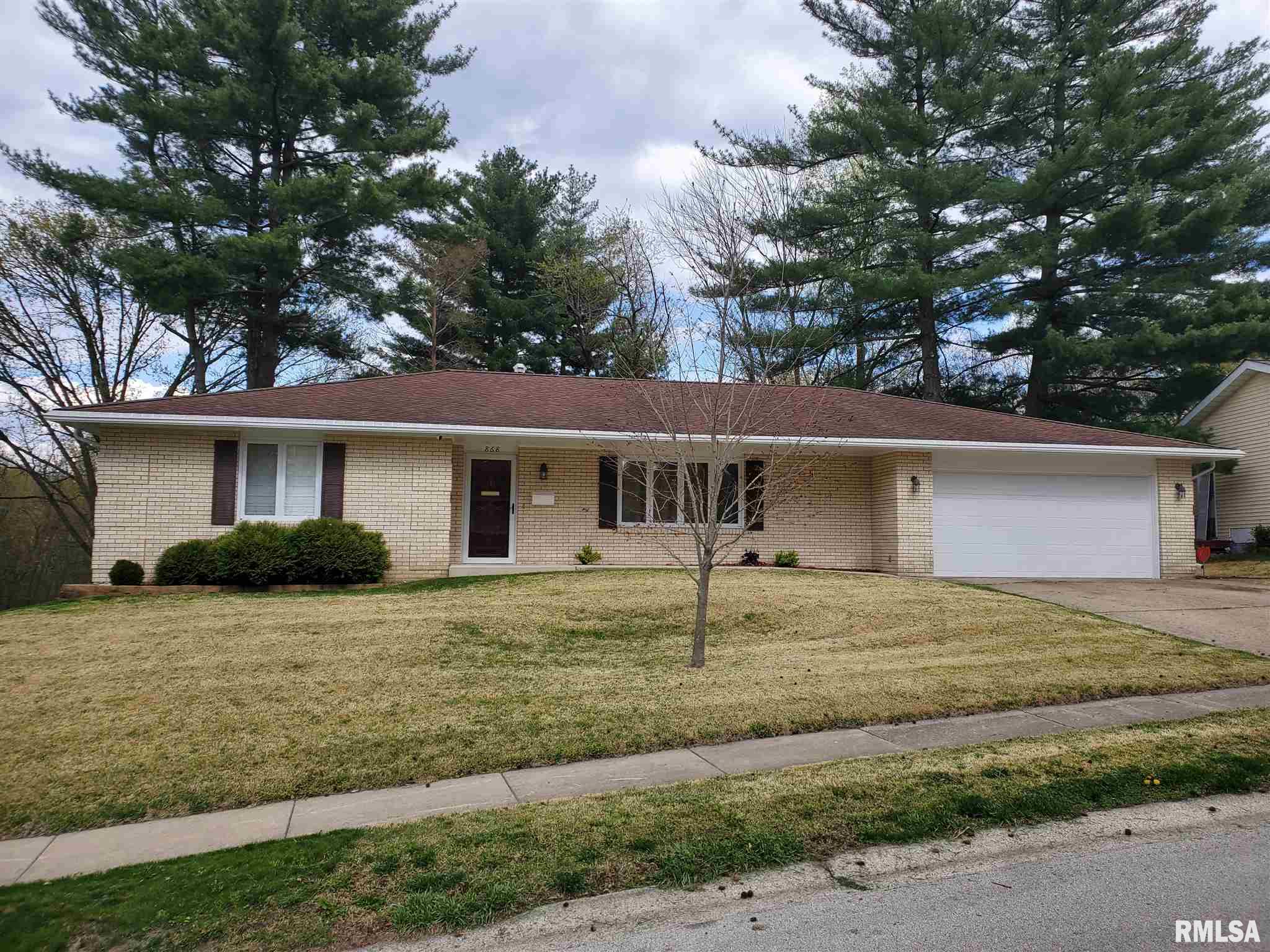 868 ROANOKE Drive, Springfield, IL 62702