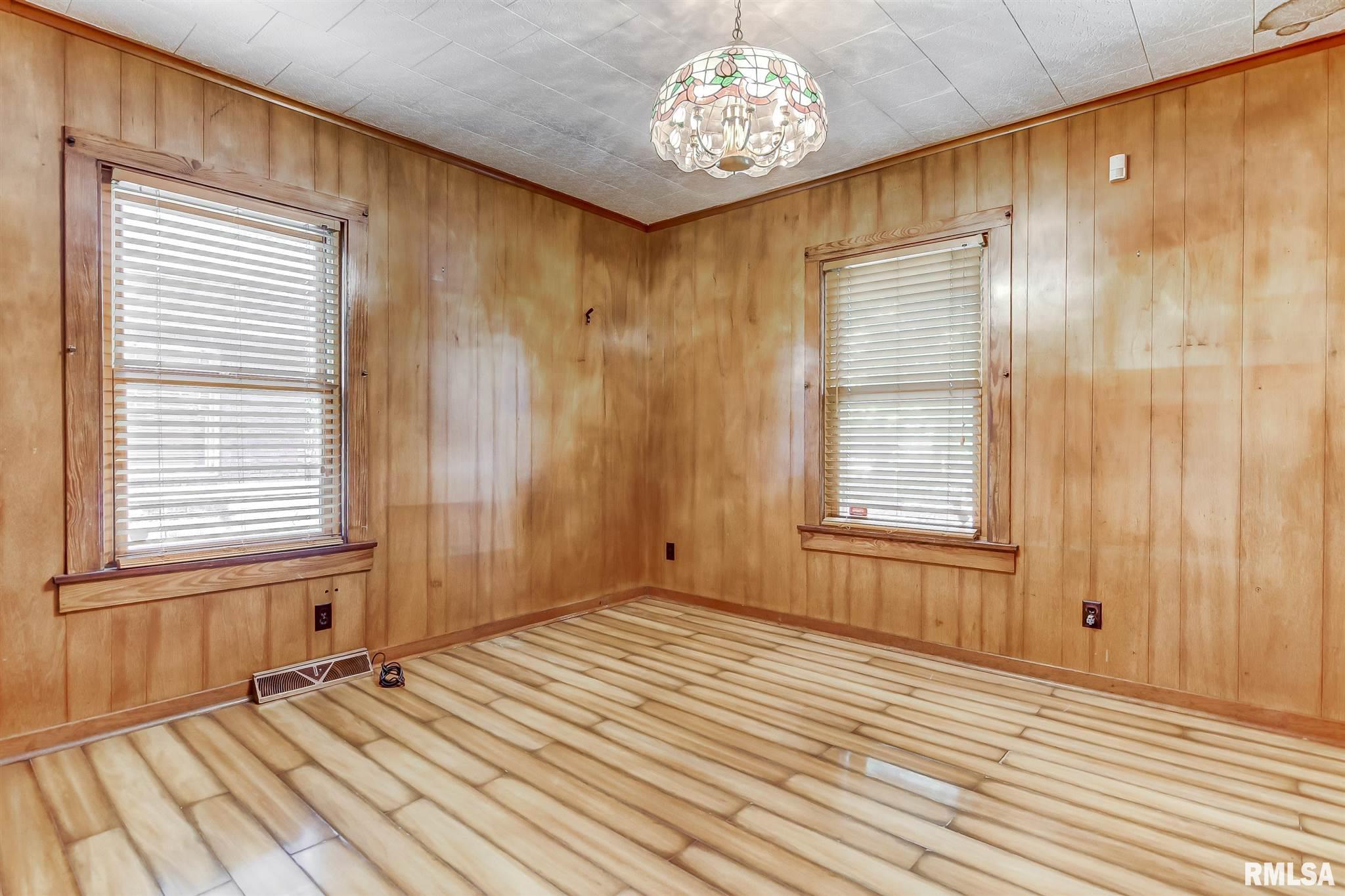 2033 S 4Th Street, Springfield, IL, 62703