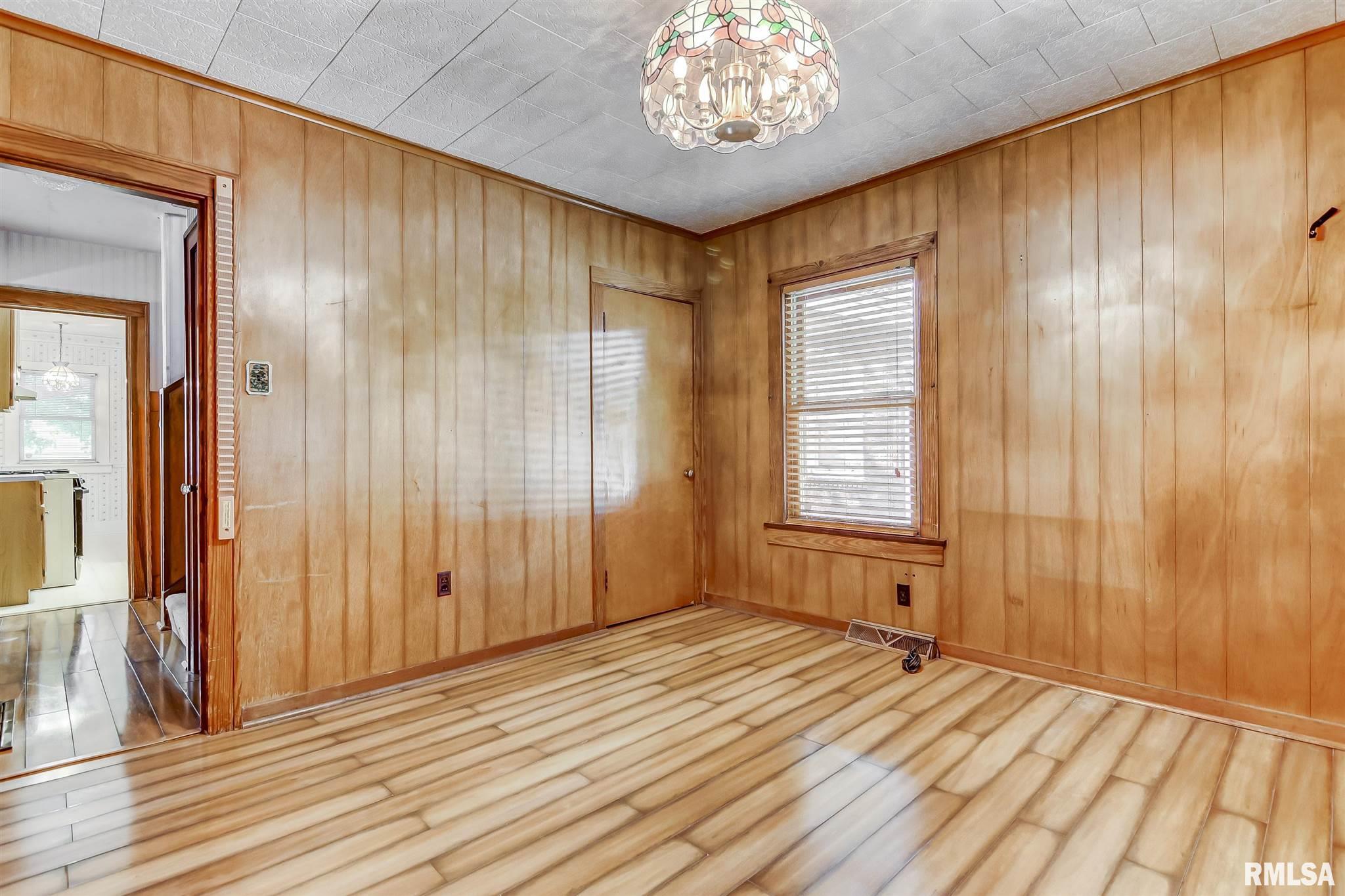 2033 S 4Th Street, Springfield, IL, 62703