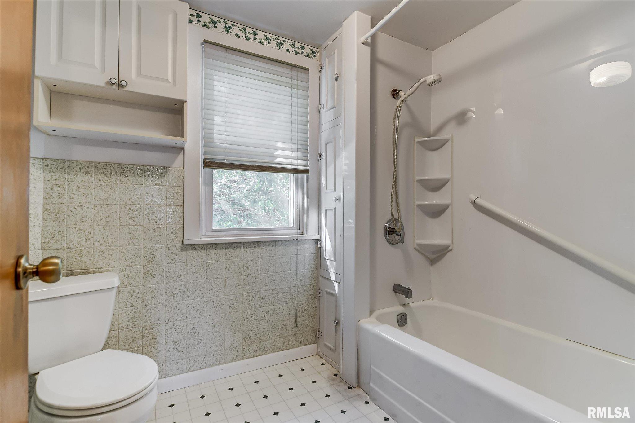 2033 S 4Th Street, Springfield, IL, 62703