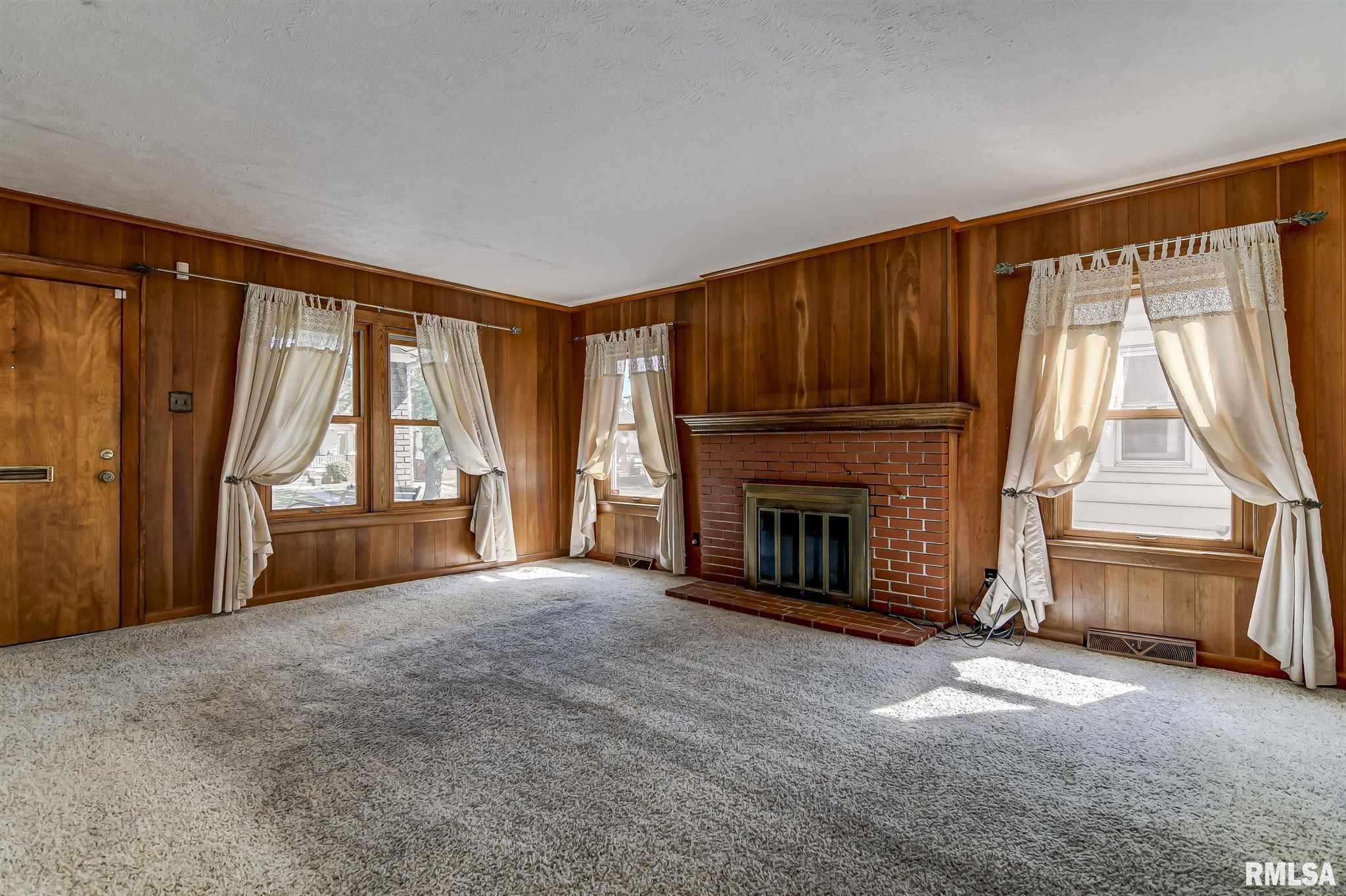 2033 S 4Th Street, Springfield, IL, 62703