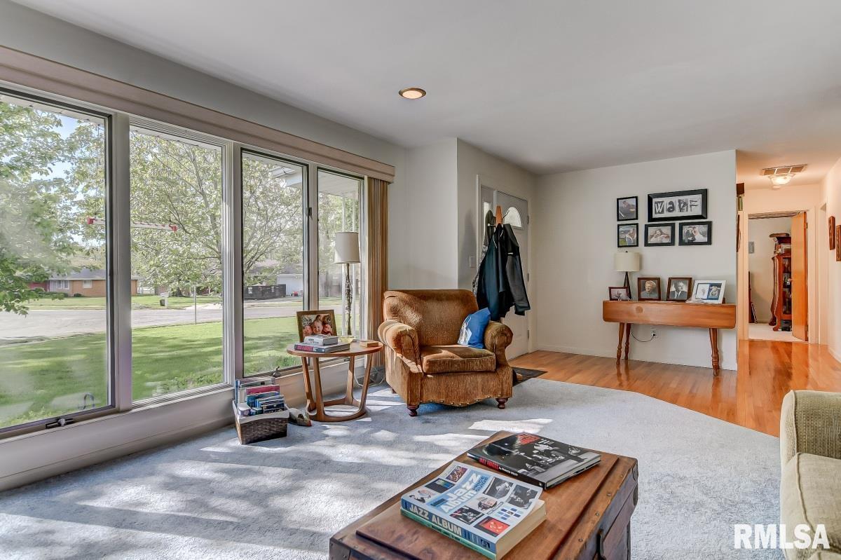 1 Oakhaven Road, Sherman, IL, 62684