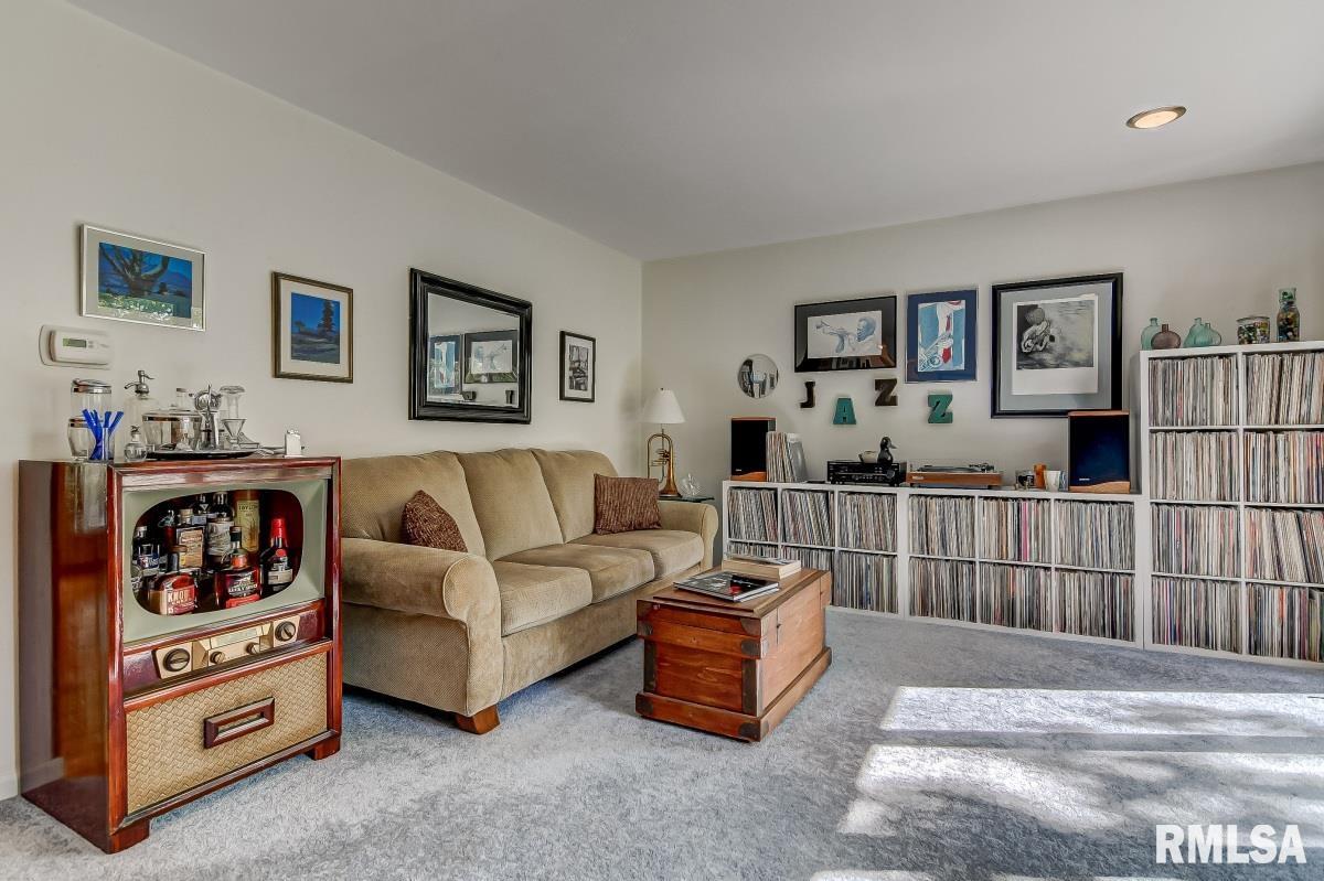1 Oakhaven Road, Sherman, IL, 62684