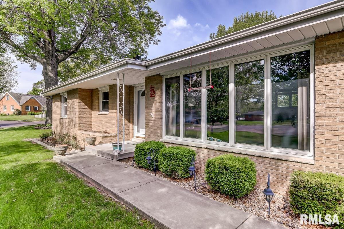 1 Oakhaven Road, Sherman, IL 62684