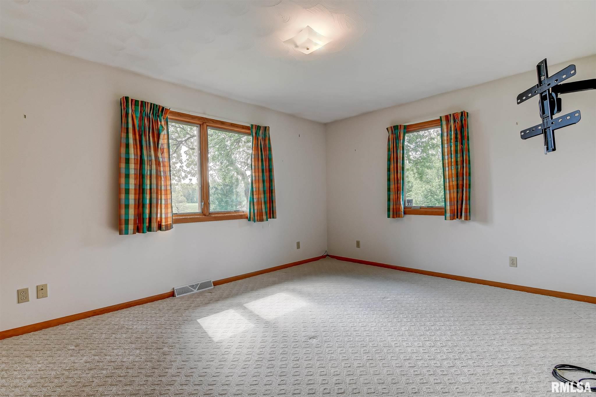 1650 Mcqueen Road, Pleasant Plains, IL, 62677