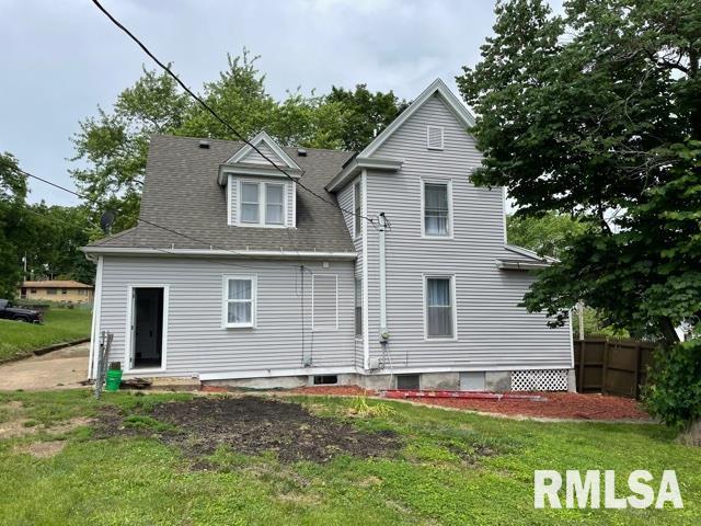 712 S 9Th Street, Petersburg, IL, 62675
