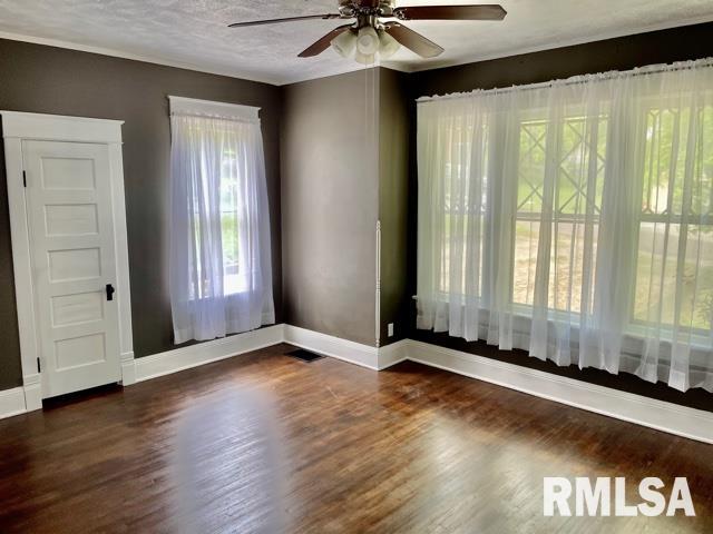 712 S 9Th Street, Petersburg, IL, 62675