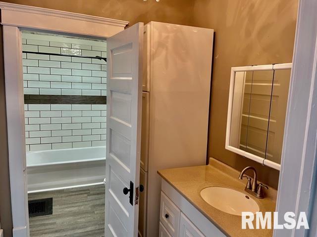 712 S 9Th Street, Petersburg, IL, 62675
