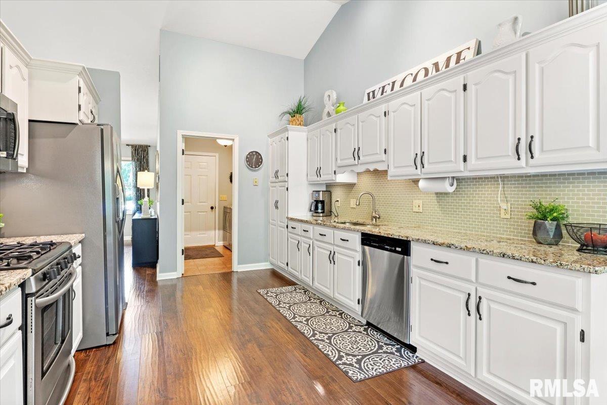 141 Parkway Drive, Chatham, IL, 62629