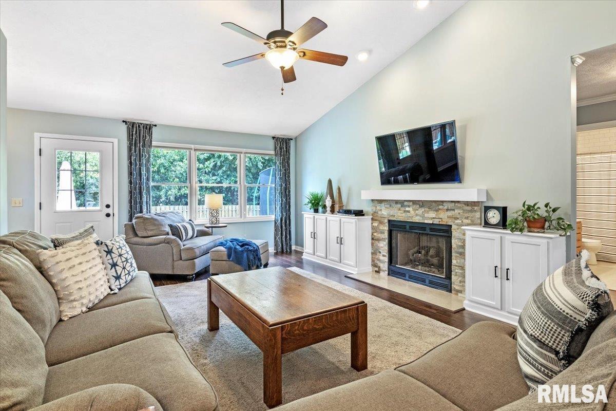 141 Parkway Drive, Chatham, IL, 62629