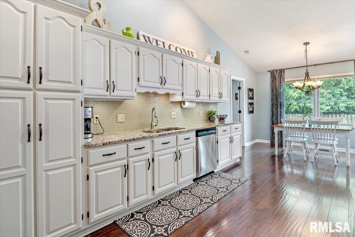 141 Parkway Drive, Chatham, IL, 62629
