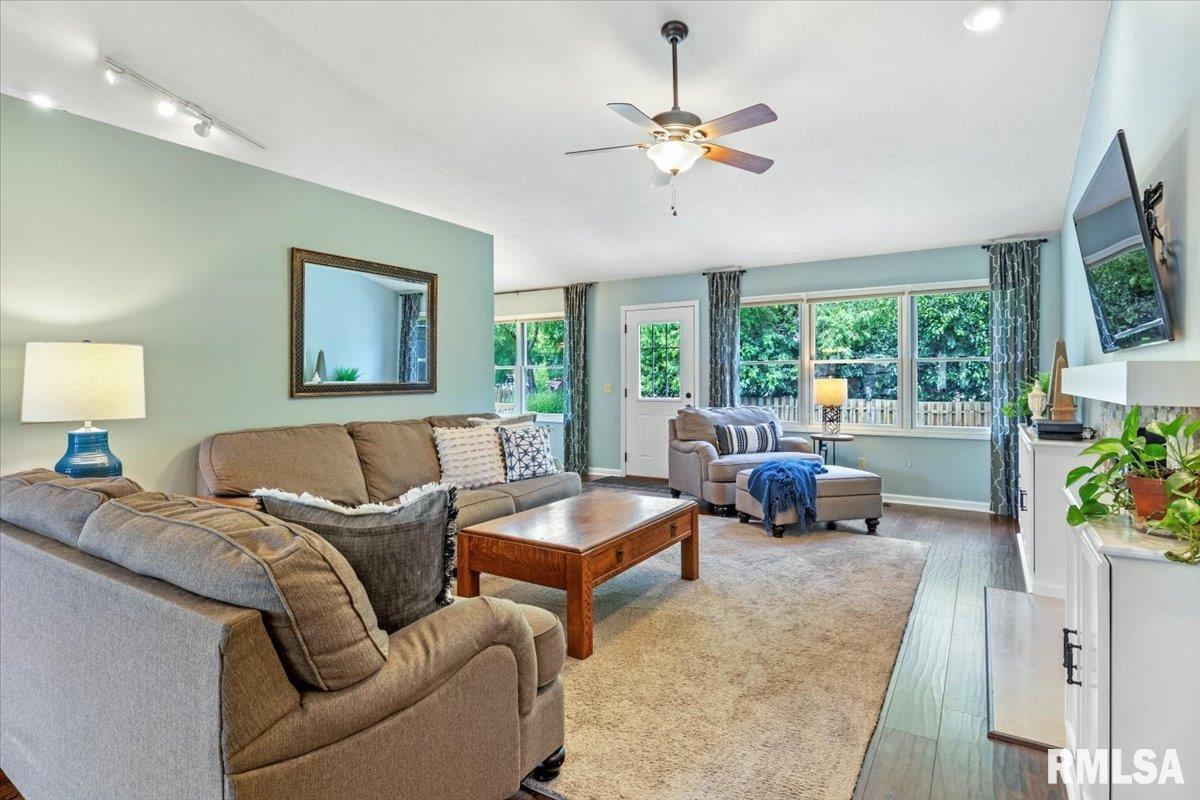 141 Parkway Drive, Chatham, IL, 62629