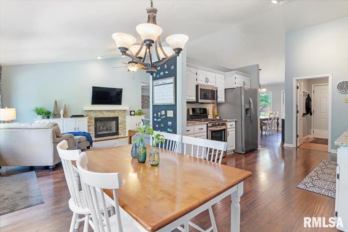 141 Parkway Drive, Chatham, IL, 62629