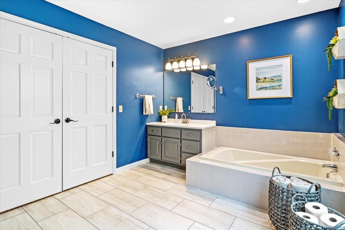 141 Parkway Drive, Chatham, IL, 62629