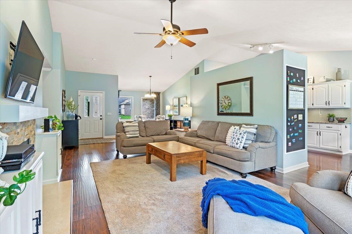 141 Parkway Drive, Chatham, IL, 62629